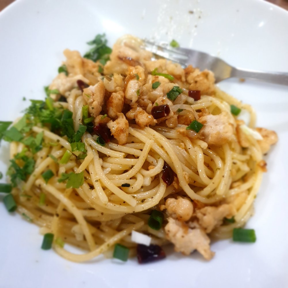 Spaghetti Aglio Olio (with minced chicken)| Spaghetti A E O) |Spaghetti ...